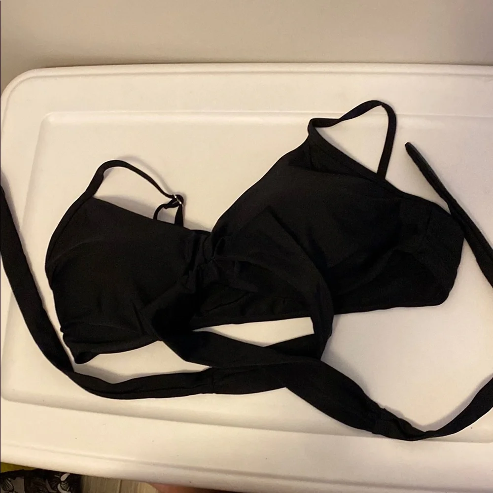 Women’s wrap around black bikini top medium - Picture 1 of 4